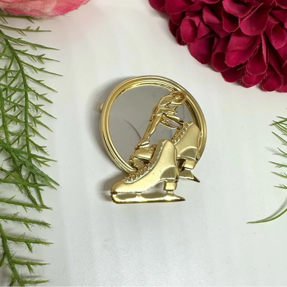 VINTAGE⚜️ Ice Skater Mirror Brooch